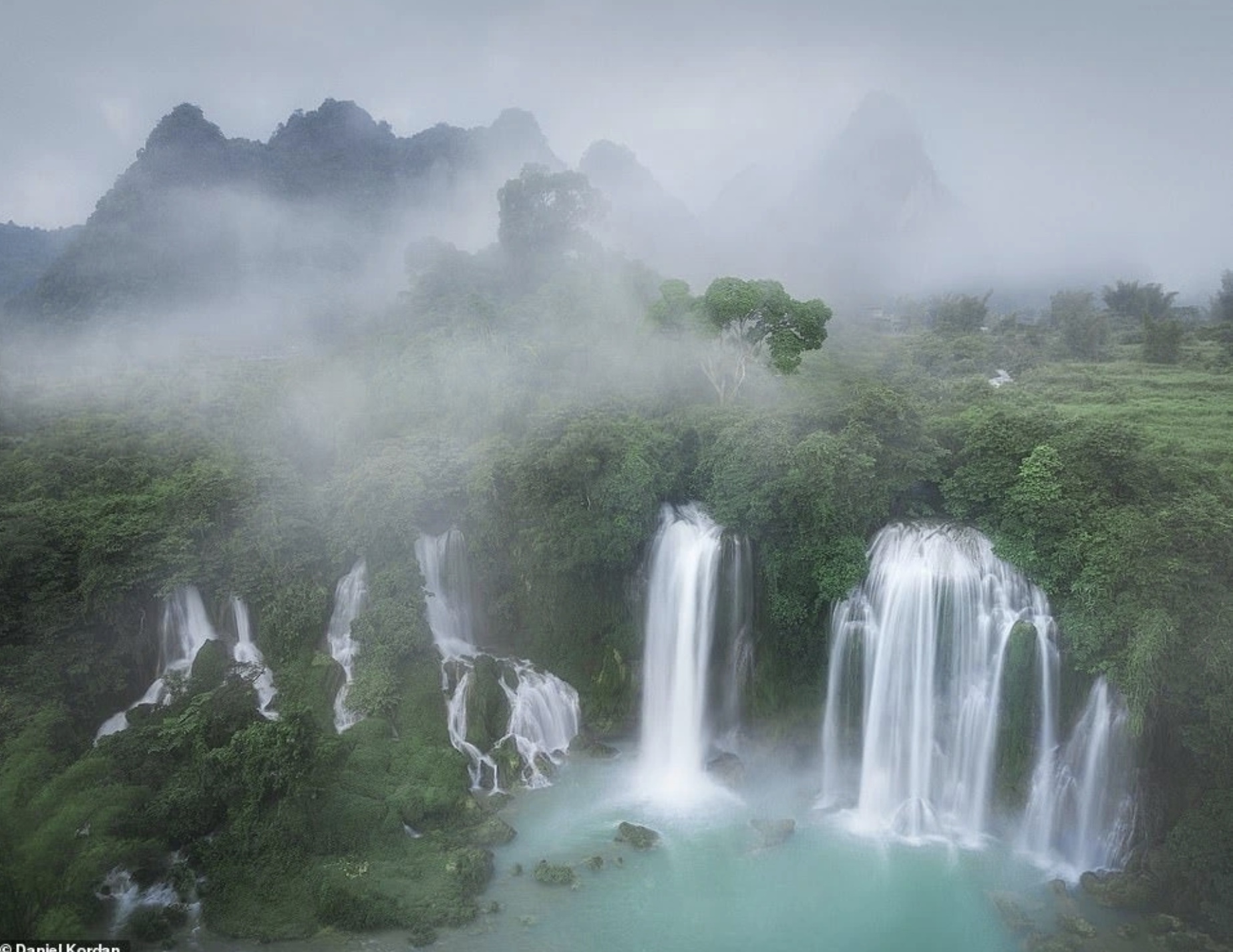 Hướng Dẫn Đặt Vé Máy Bay Online Cho Người Mới – Dễ Như Trở Bàn Tay! ✈️💻